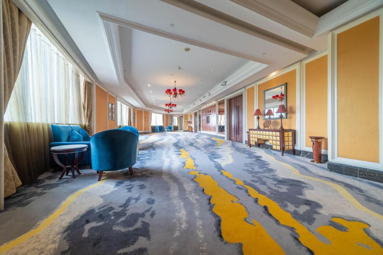 Ramada Yichang Hotel Exterior foto