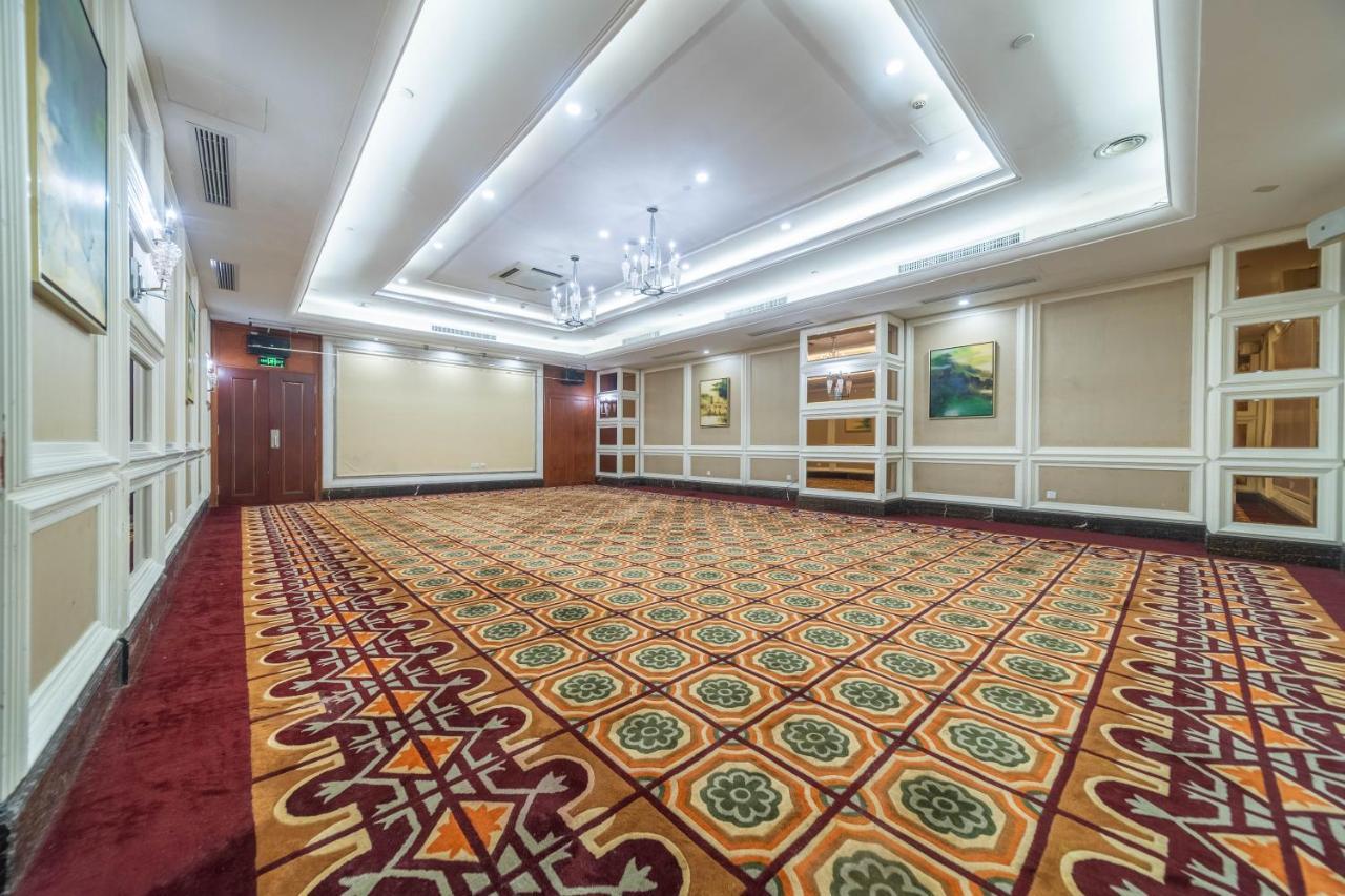 Ramada Yichang Hotel Exterior foto